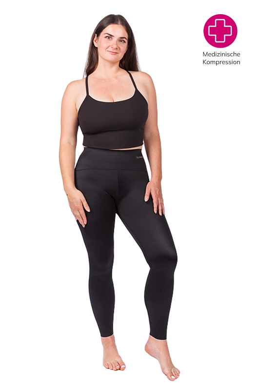 Ganzkörperansicht einer Frau in schwarzen ACTIVE leggings 2.0 mit hohem, anatomisch geformtem Bund und langen Beinen.